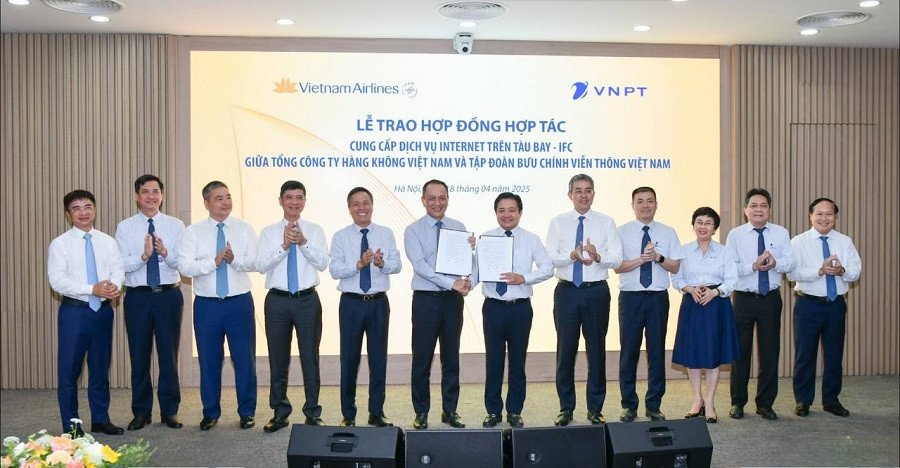 Vietnam Airlines ‘bắt tay’ VNPT triển khai dịch vụ Internet trên tàu bay
