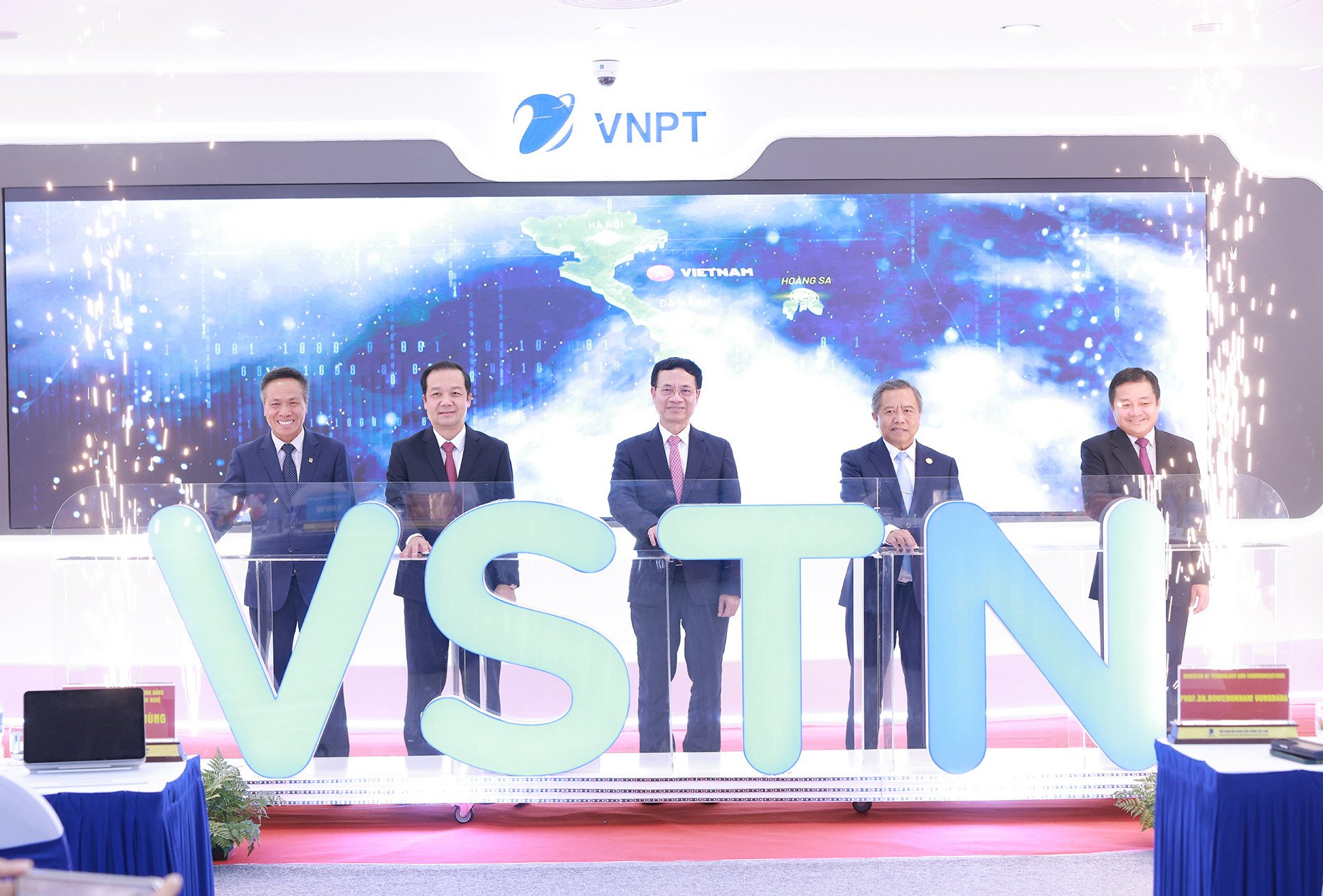 Lần đầu tiên có tuyến cáp quang đất liền đi quốc tế do Việt Nam làm chủ